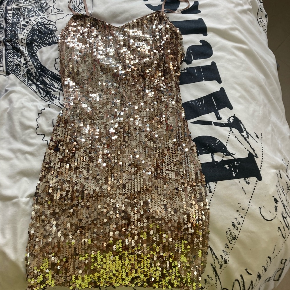 Sequins medium dress for you amazing night out, is short dress with straps